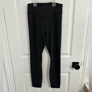 Lululemon Wunder Under SmoothCover High-Rise Tight
Size 6